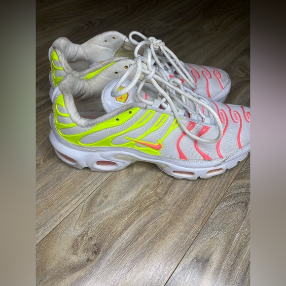 Women’s Nike air max plus - Picture 2 of 13